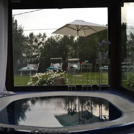 Вилла Sleeps 10 With Pool Air Con And Wifi Toscella