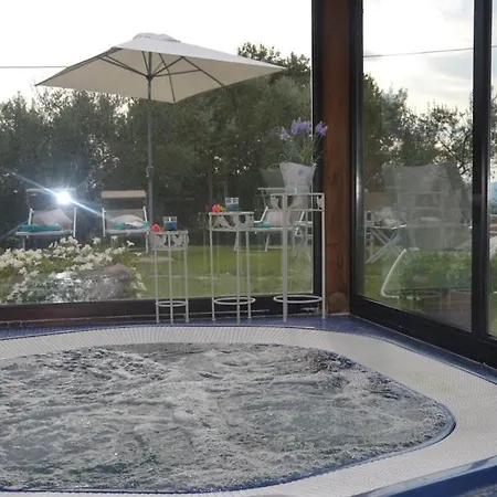 Sleeps 10 With Pool Air Con And Wifi Вилла Toscella