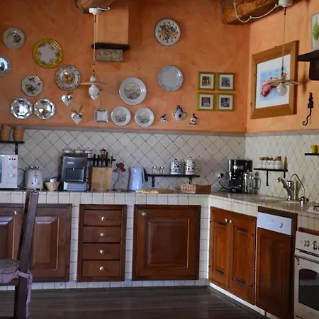 Sleeps 10 With Pool Air Con And Wifi Toscella
