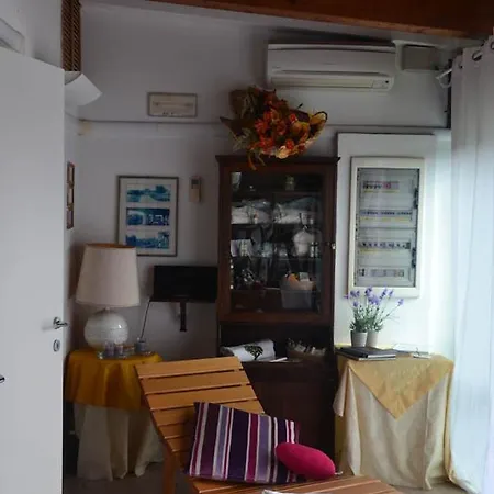 Sleeps 10 With Pool Air Con And Wifi Вилла Toscella