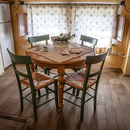 Sleeps 10 With Pool Air Con And Wifi Вилла